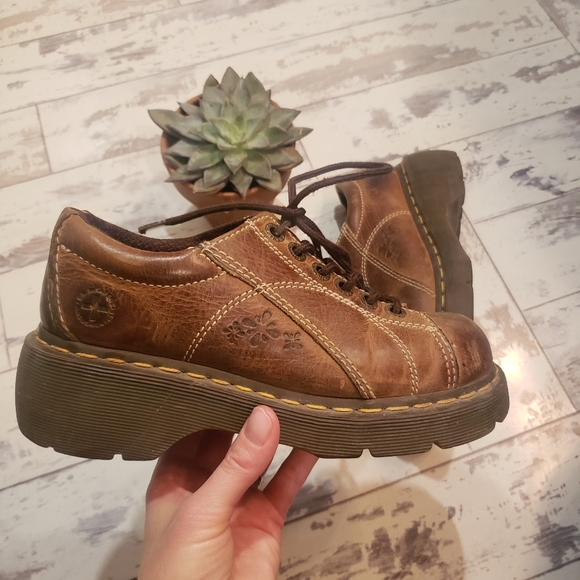 Dr. Martens Shoes - Vintage Dr. Martens Lace Up Shoes 6
